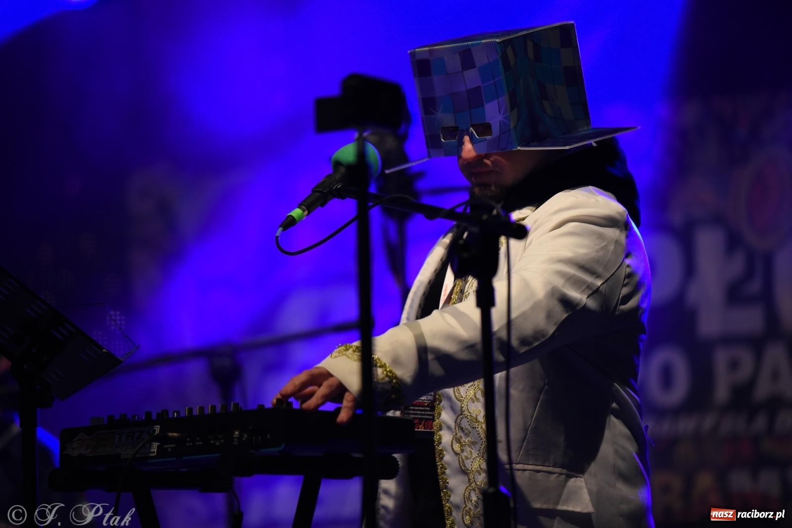 Zdjęcie w galerii na portalu naszraciborz.pl: Pogoria i Trzy Promile. Muzycznie na 32. Finale WOŚP w Raciborzu wiadomości z regionu