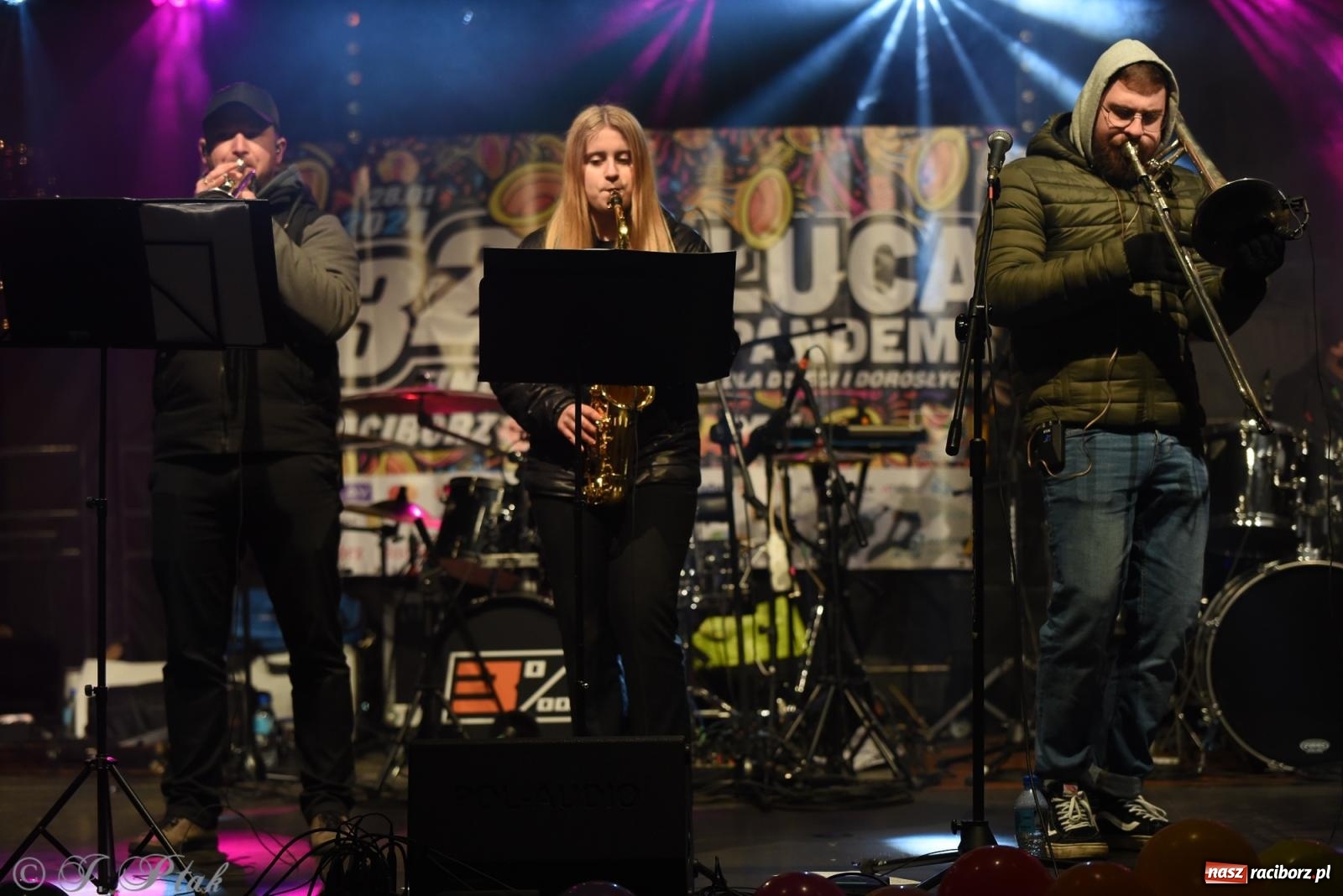 Zdjęcie w galerii na portalu naszraciborz.pl: Pogoria i Trzy Promile. Muzycznie na 32. Finale WOŚP w Raciborzu wiadomości z regionu