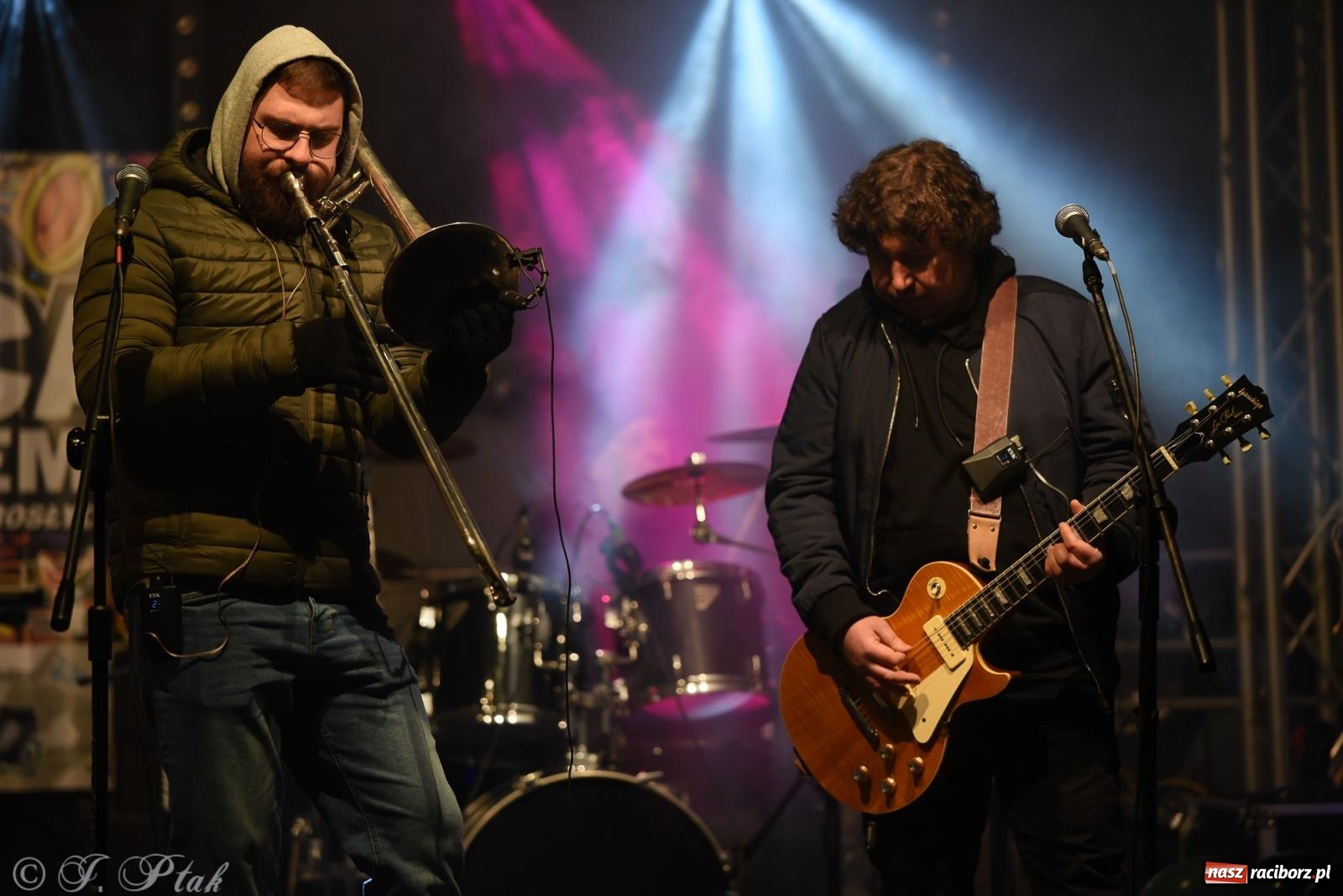 Zdjęcie w galerii na portalu naszraciborz.pl: Pogoria i Trzy Promile. Muzycznie na 32. Finale WOŚP w Raciborzu wiadomości z regionu