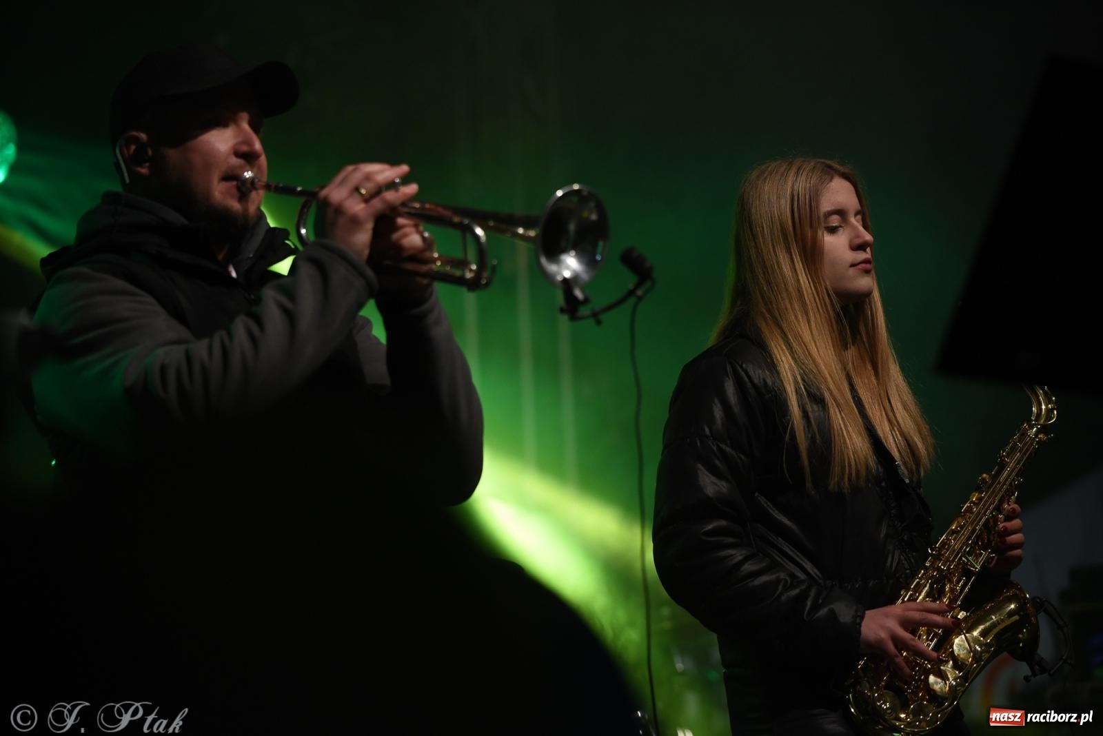 Zdjęcie w galerii na portalu naszraciborz.pl: Pogoria i Trzy Promile. Muzycznie na 32. Finale WOŚP w Raciborzu wiadomości z regionu