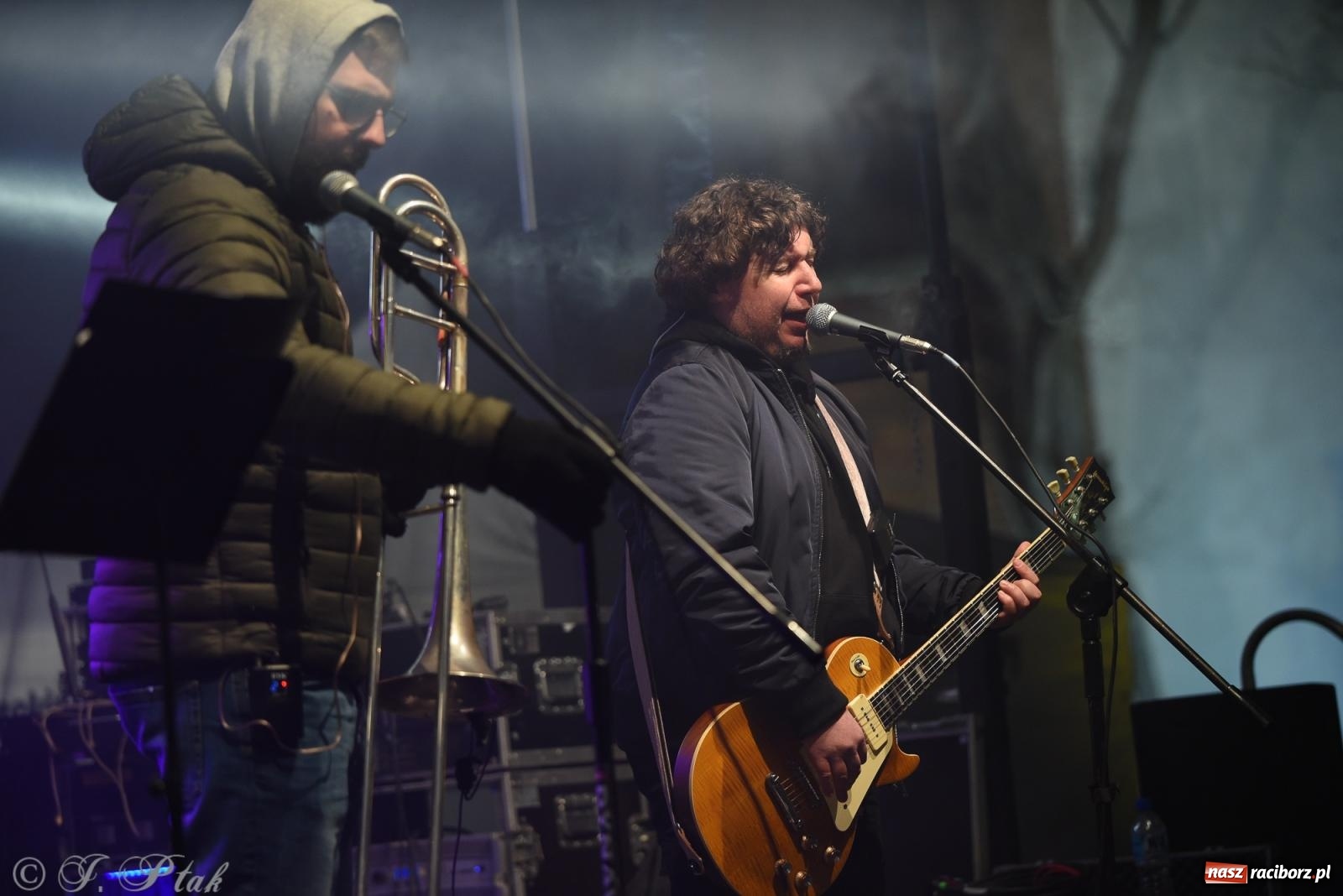 Zdjęcie w galerii na portalu naszraciborz.pl: Pogoria i Trzy Promile. Muzycznie na 32. Finale WOŚP w Raciborzu wiadomości z regionu