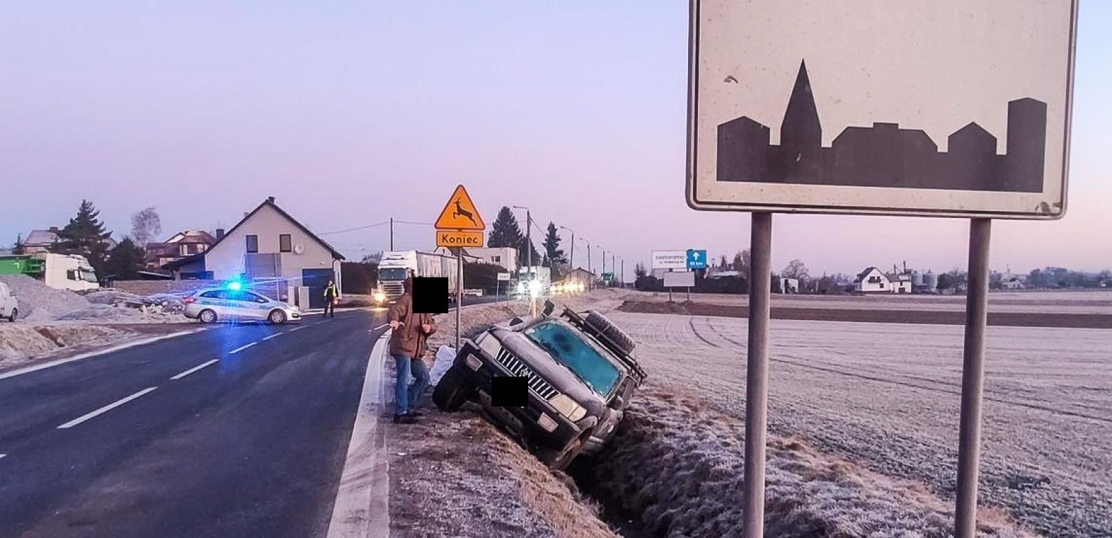 Zdjęcie w galerii na portalu naszraciborz.pl: DK 45 Racibórz-Bieńkowice. Zderzenie osobówki z ciężarówką wiadomości z regionu
