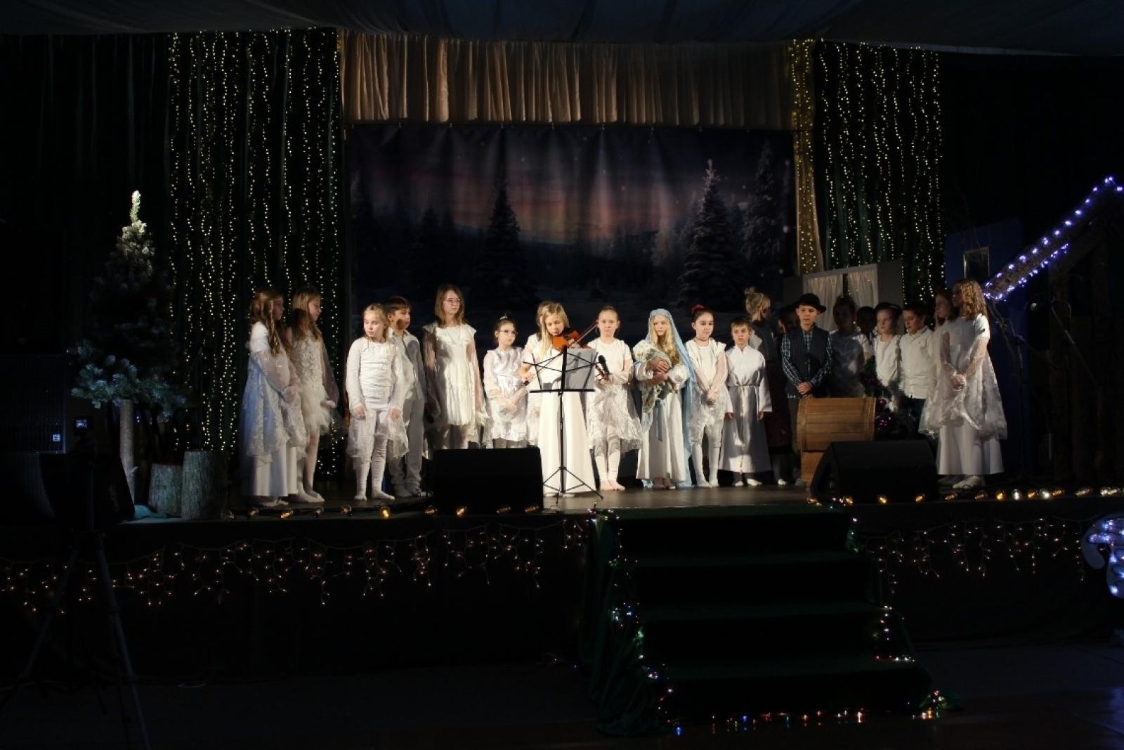 Zdjęcie w galerii na portalu naszraciborz.pl: Bajkowy koncert noworoczny w Szkole Podstawowej w Lubomi wiadomości z regionu