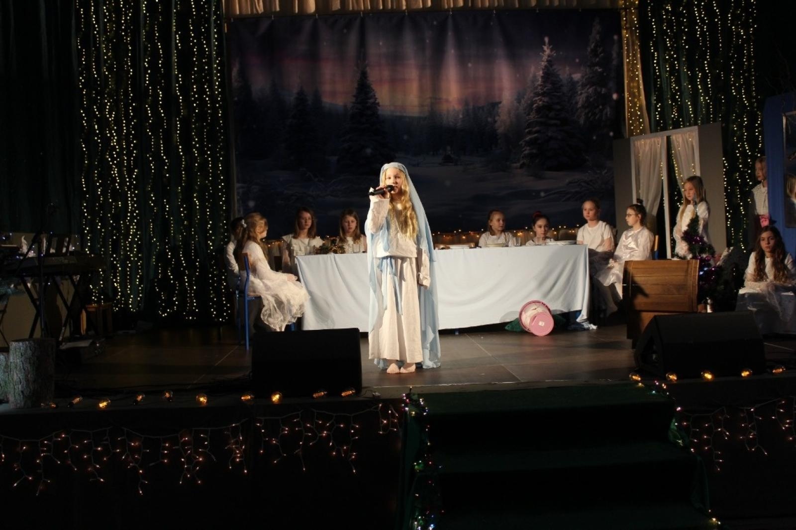 Zdjęcie w galerii na portalu naszraciborz.pl: Bajkowy koncert noworoczny w Szkole Podstawowej w Lubomi wiadomości z regionu