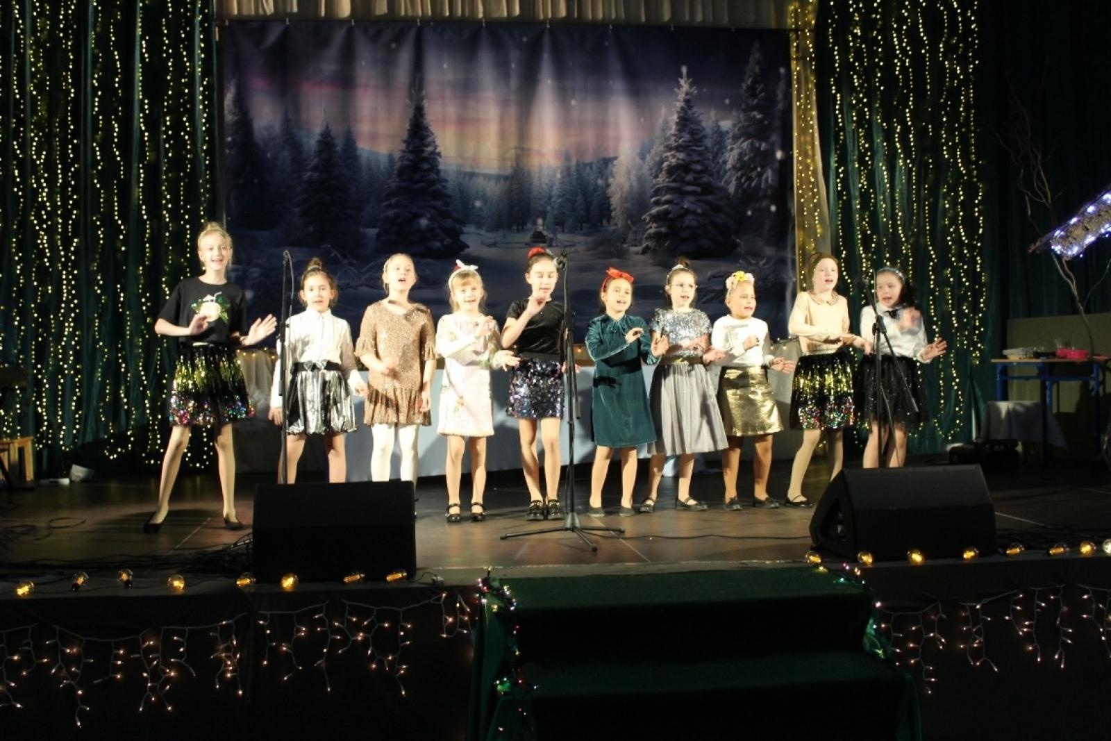 Zdjęcie w galerii na portalu naszraciborz.pl: Bajkowy koncert noworoczny w Szkole Podstawowej w Lubomi wiadomości z regionu