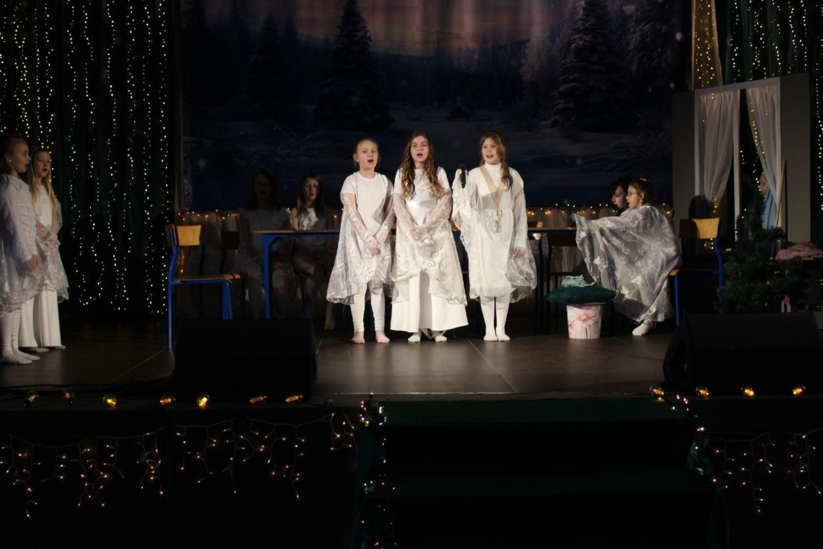 Zdjęcie w galerii na portalu naszraciborz.pl: Bajkowy koncert noworoczny w Szkole Podstawowej w Lubomi wiadomości z regionu