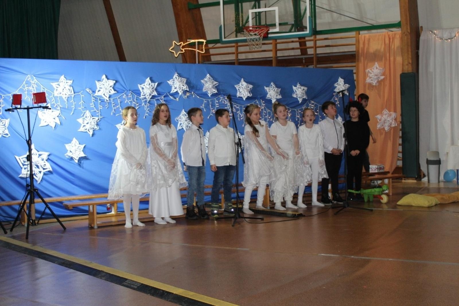 Zdjęcie w galerii na portalu naszraciborz.pl: Bajkowy koncert noworoczny w Szkole Podstawowej w Lubomi wiadomości z regionu