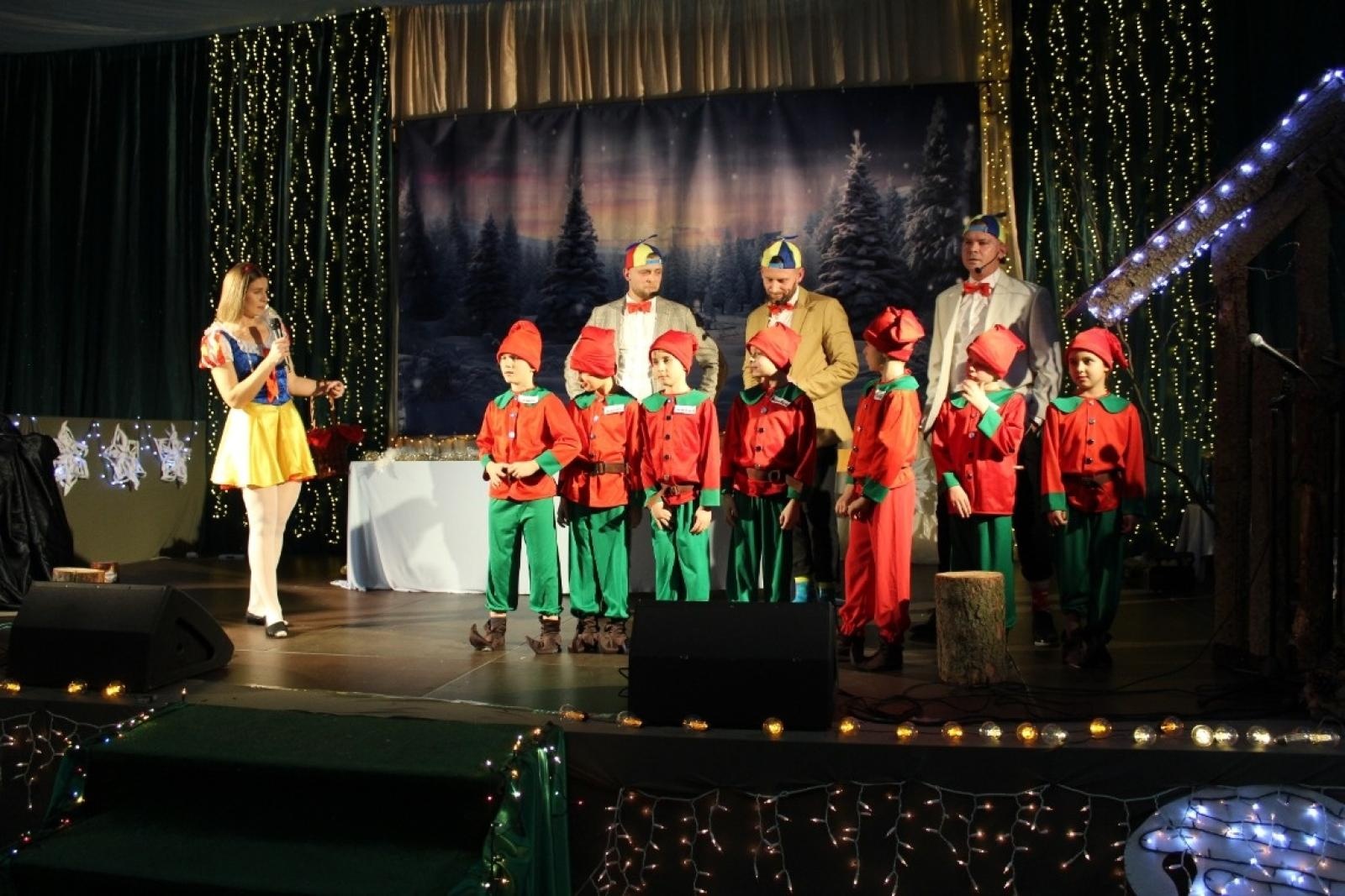 Zdjęcie w galerii na portalu naszraciborz.pl: Bajkowy koncert noworoczny w Szkole Podstawowej w Lubomi wiadomości z regionu