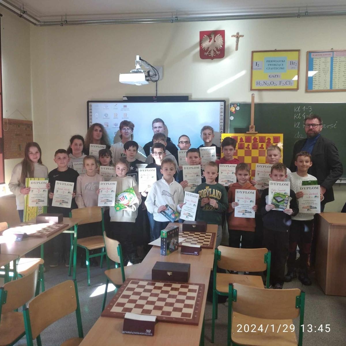 Zdjęcie w galerii na portalu naszraciborz.pl: Szachowe zmagania w Tworkowie wiadomości z regionu