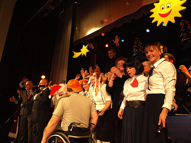 Zdjęcie w galerii na portalu naszraciborz.pl: Gwiazdka serc - udany show w Strzesze wiadomości z regionu