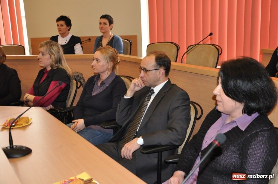 Zdjęcie w galerii na portalu naszraciborz.pl: Sięgnąć po tytuł profesora oświaty... wiadomości z regionu