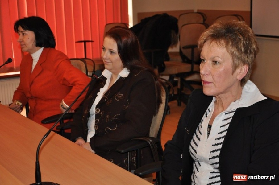 Zdjęcie w galerii na portalu naszraciborz.pl: Sięgnąć po tytuł profesora oświaty... wiadomości z regionu