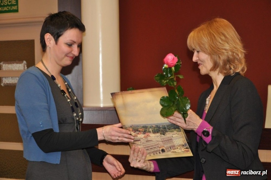 Zdjęcie w galerii na portalu naszraciborz.pl: Sięgnąć po tytuł profesora oświaty... wiadomości z regionu