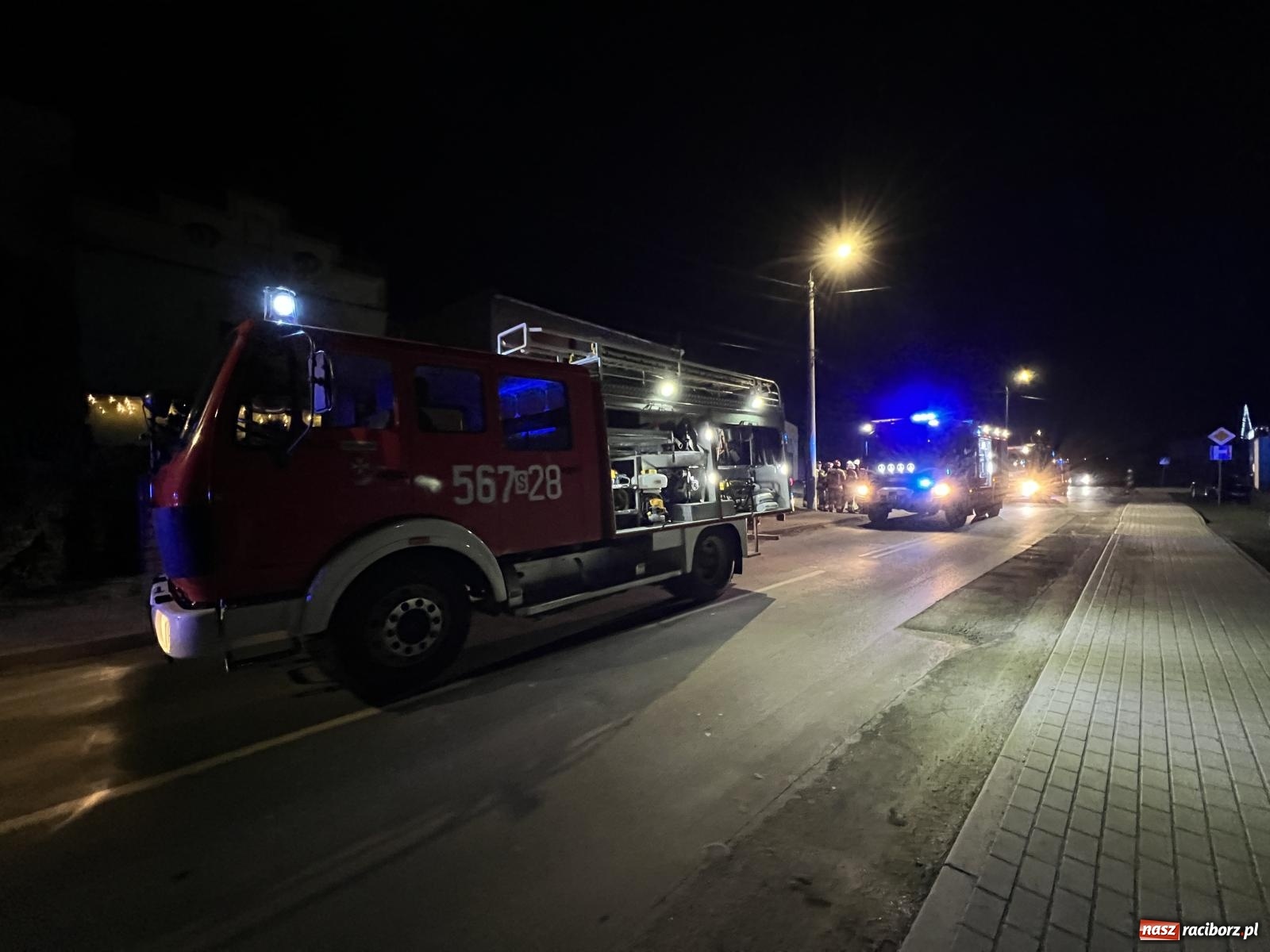 Zdjęcie w galerii na portalu naszraciborz.pl: Czołowe zderzenie w Makowie. W jednym pojeździe wyrwało koło [FOTO] wiadomości z regionu