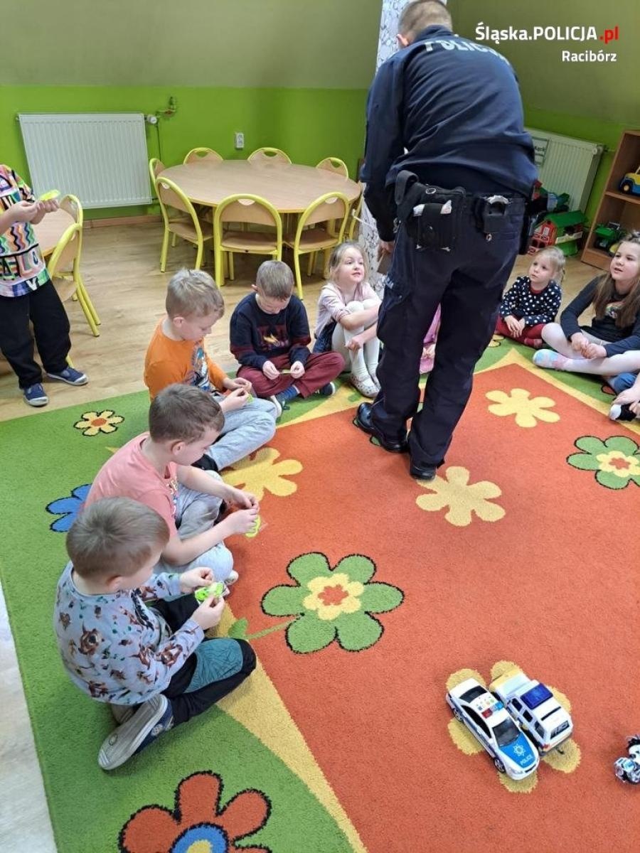 Zdjęcie w galerii na portalu naszraciborz.pl: Przedszkolaki z Samborowic wiedzą jak się bezpiecznie zachować wiadomości z regionu