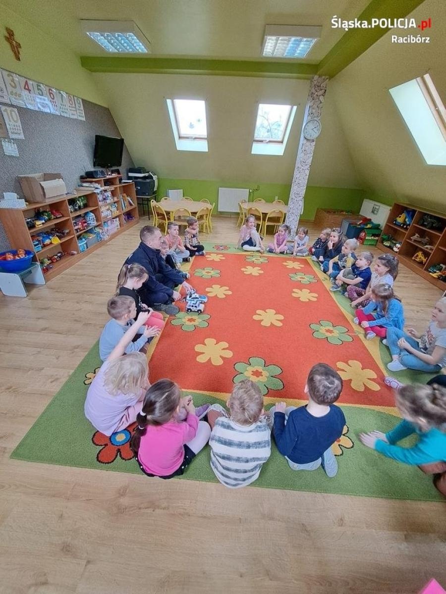 Zdjęcie w galerii na portalu naszraciborz.pl: Przedszkolaki z Samborowic wiedzą jak się bezpiecznie zachować wiadomości z regionu