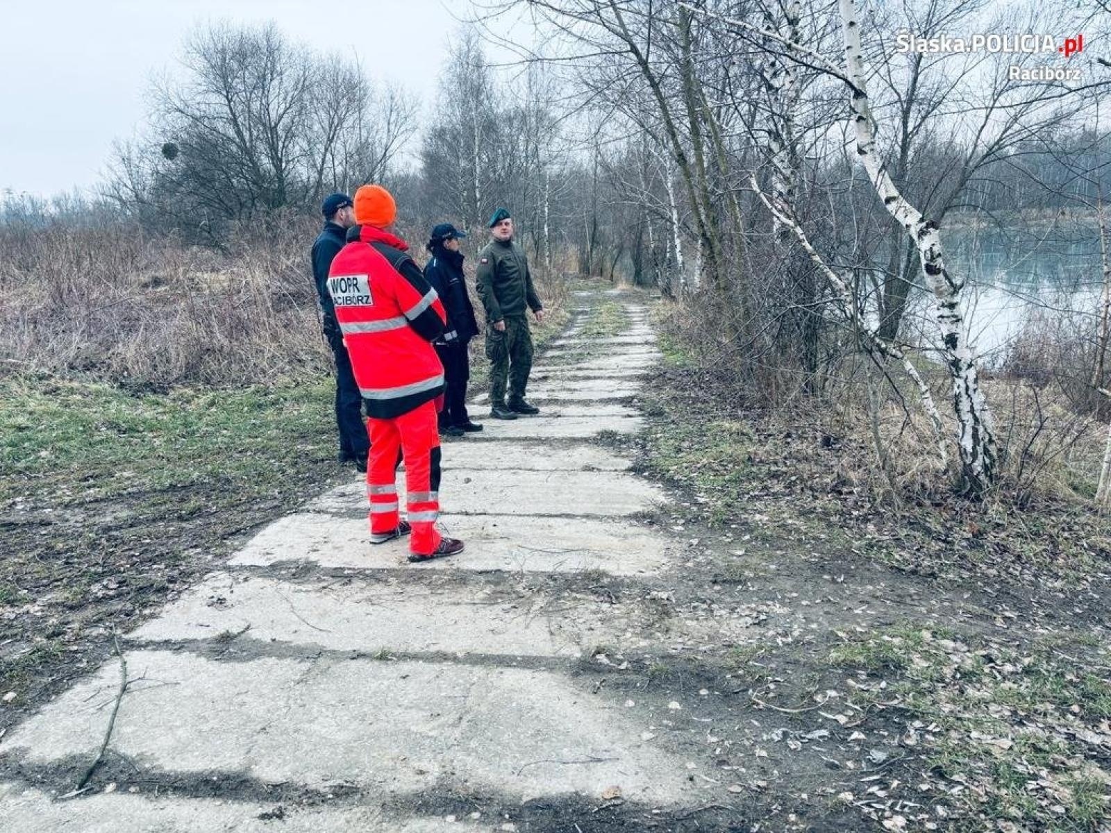 Zdjęcie w galerii na portalu naszraciborz.pl: Policjanci i WOPR kontrolowali zbiorniki wiadomości z regionu