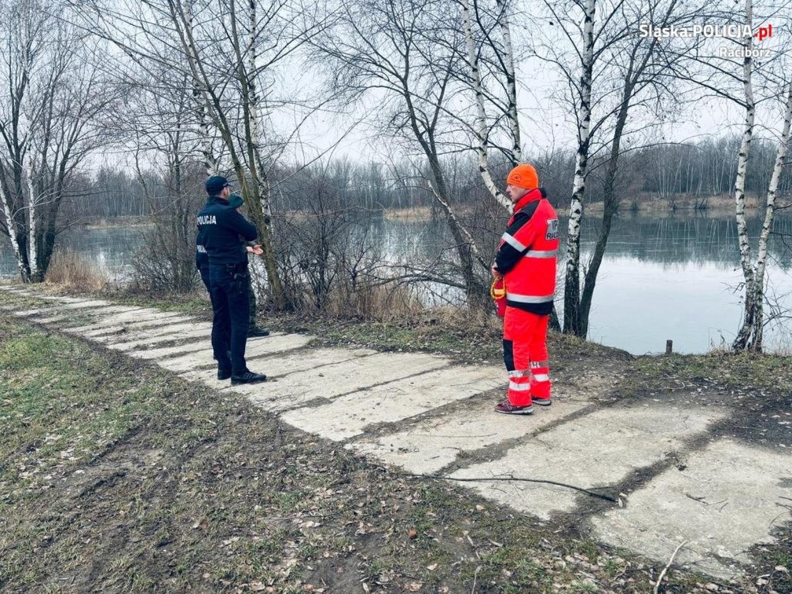 Zdjęcie w galerii na portalu naszraciborz.pl: Policjanci i WOPR kontrolowali zbiorniki wiadomości z regionu