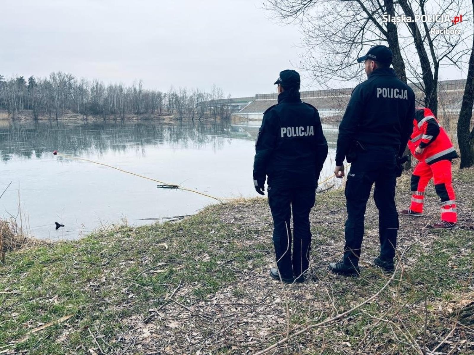 Zdjęcie w galerii na portalu naszraciborz.pl: Policjanci i WOPR kontrolowali zbiorniki wiadomości z regionu