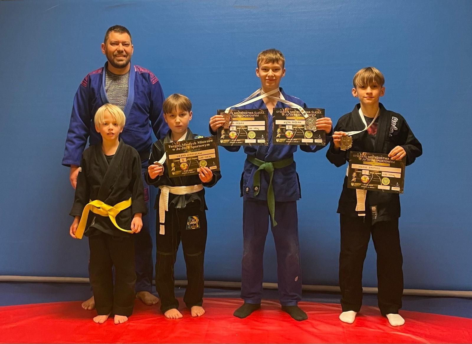 Zdjęcie w galerii na portalu naszraciborz.pl: Raciborzanie z medalami na Otwartych Mistrzostwach Śląska w Ju Jitsu wiadomości z regionu