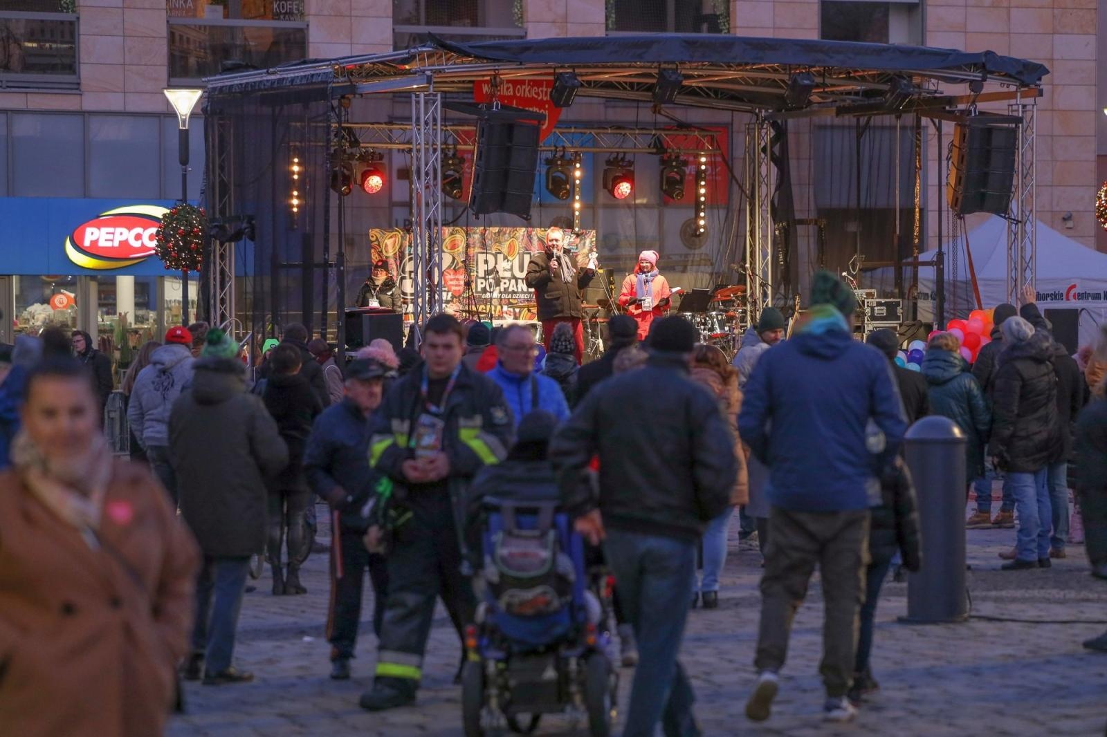 Zdjęcie w galerii na portalu naszraciborz.pl: Ależ to był 32. finał WOŚP w Raciborzu. Podsumowanie wiadomości z regionu
