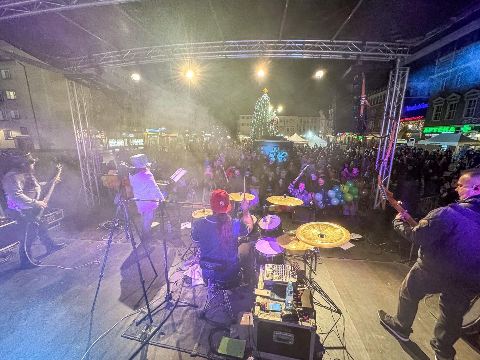 Zdjęcie w galerii na portalu naszraciborz.pl: Ależ to był 32. finał WOŚP w Raciborzu. Podsumowanie wiadomości z regionu