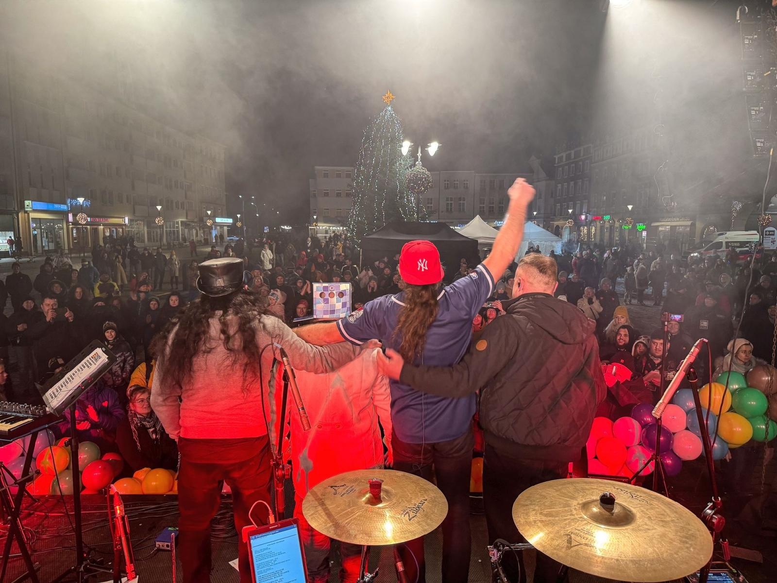 Zdjęcie w galerii na portalu naszraciborz.pl: Ależ to był 32. finał WOŚP w Raciborzu. Podsumowanie wiadomości z regionu