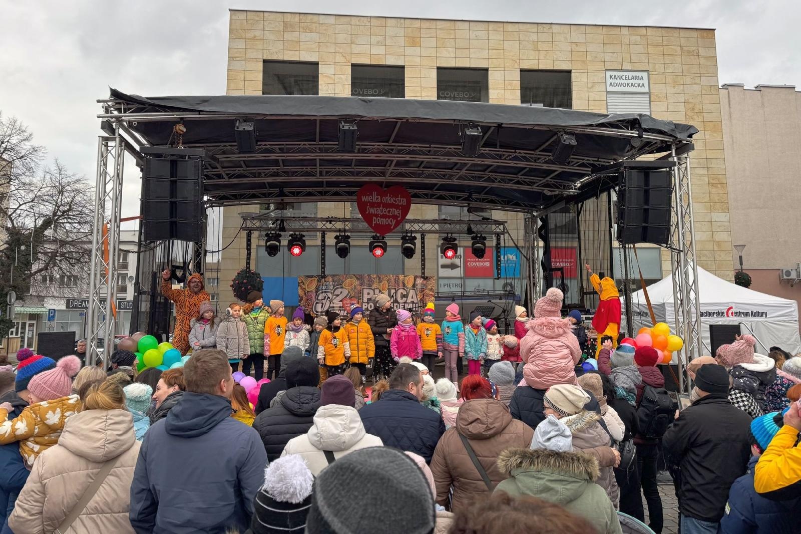 Zdjęcie w galerii na portalu naszraciborz.pl: Ależ to był 32. finał WOŚP w Raciborzu. Podsumowanie wiadomości z regionu