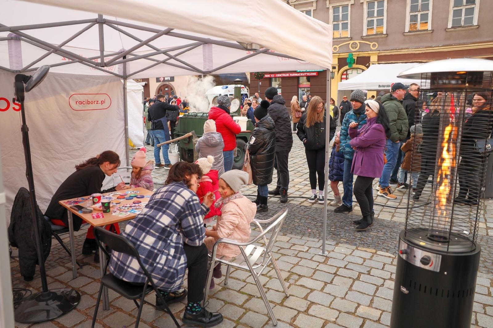 Zdjęcie w galerii na portalu naszraciborz.pl: Ależ to był 32. finał WOŚP w Raciborzu. Podsumowanie wiadomości z regionu