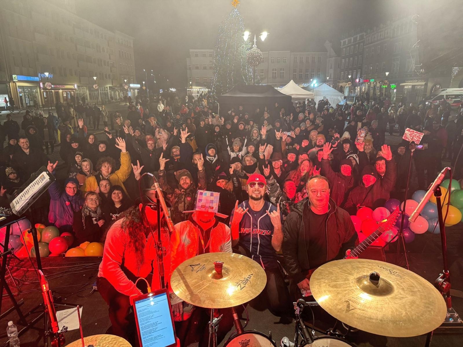 Zdjęcie w galerii na portalu naszraciborz.pl: Ależ to był 32. finał WOŚP w Raciborzu. Podsumowanie wiadomości z regionu