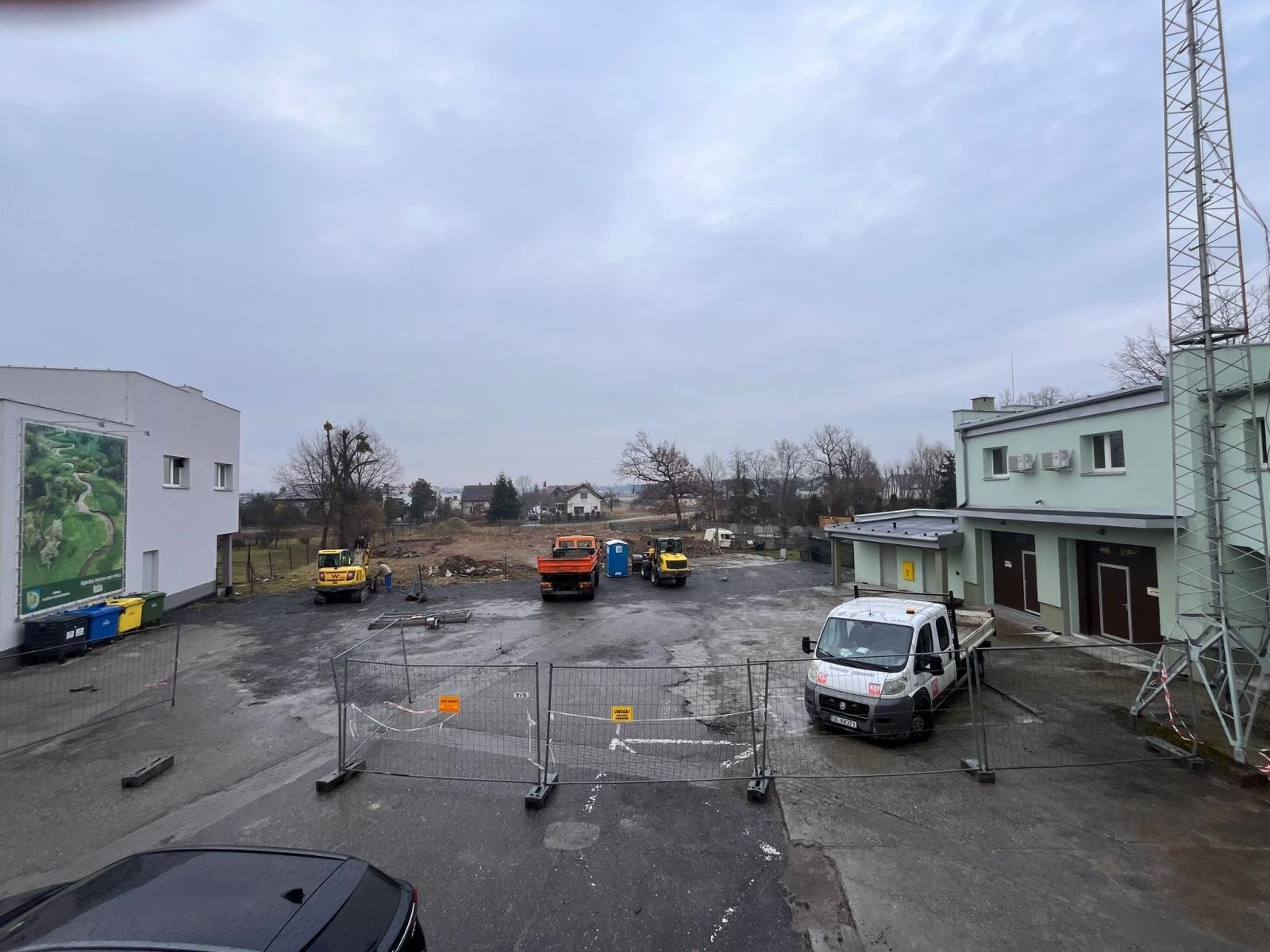 Zdjęcie w galerii na portalu naszraciborz.pl: W Kuźni Raciborskiej ruszyła budowa parkingu wiadomości z regionu