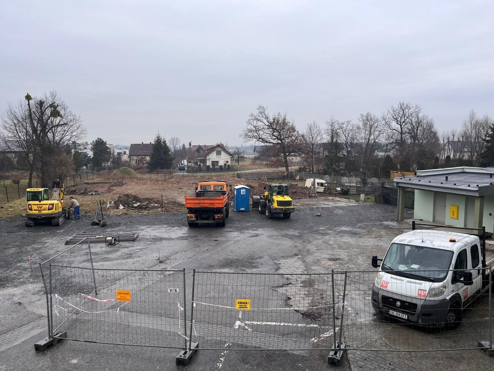 Zdjęcie w galerii na portalu naszraciborz.pl: W Kuźni Raciborskiej ruszyła budowa parkingu wiadomości z regionu