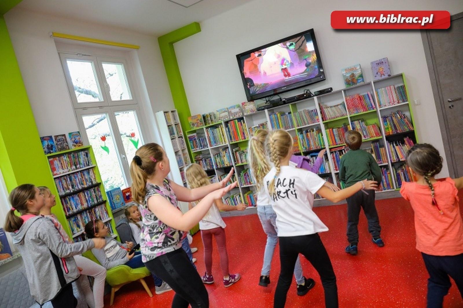 Zdjęcie w galerii na portalu naszraciborz.pl: Konsole do gier w raciborskiej bibliotece wiadomości z regionu