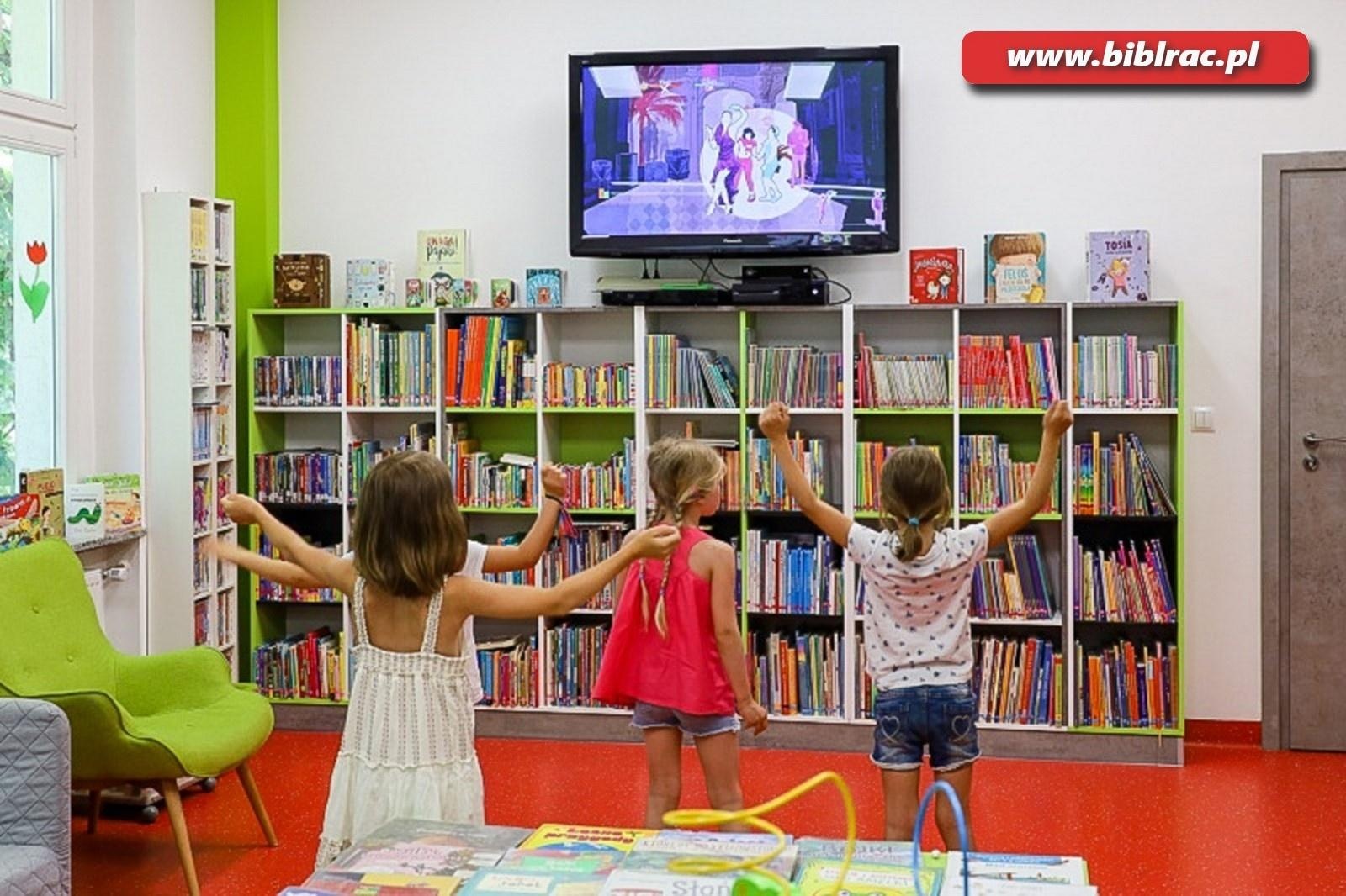 Zdjęcie w galerii na portalu naszraciborz.pl: Konsole do gier w raciborskiej bibliotece wiadomości z regionu