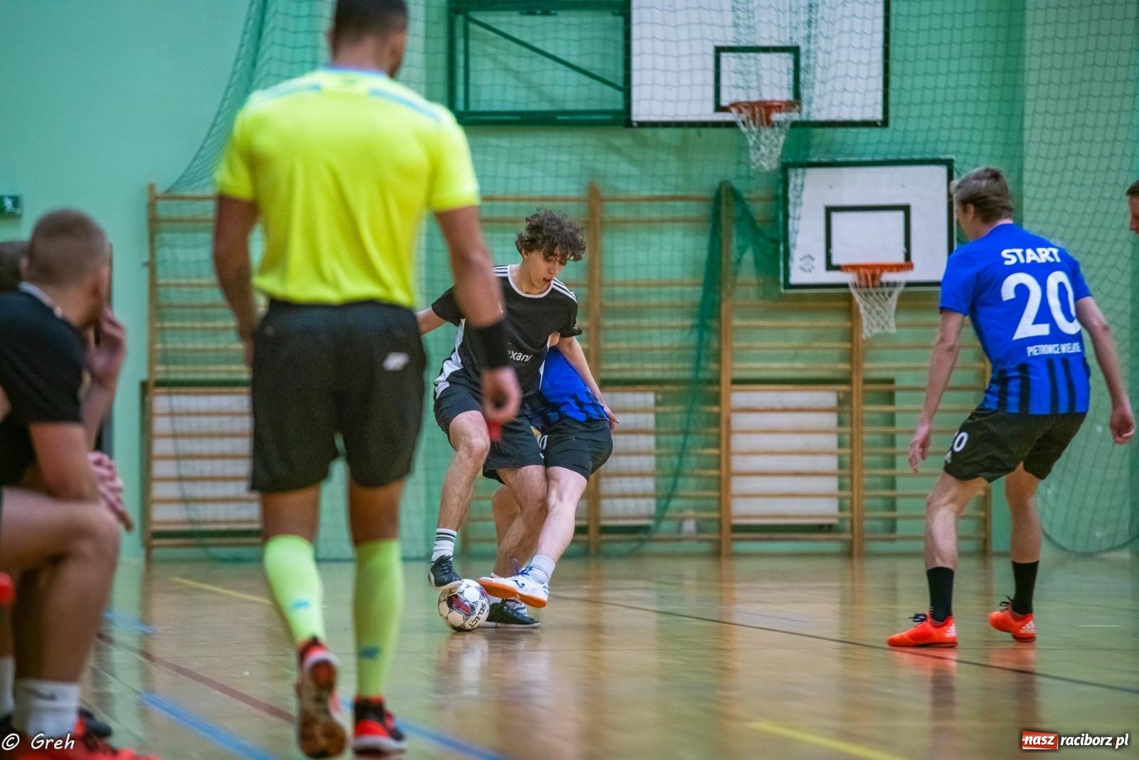 Zdjęcie w galerii na portalu naszraciborz.pl: Emocjonujący pojedynek Brexit Football i Startu Pietrowice Wielkie [FOTO] wiadomości z regionu