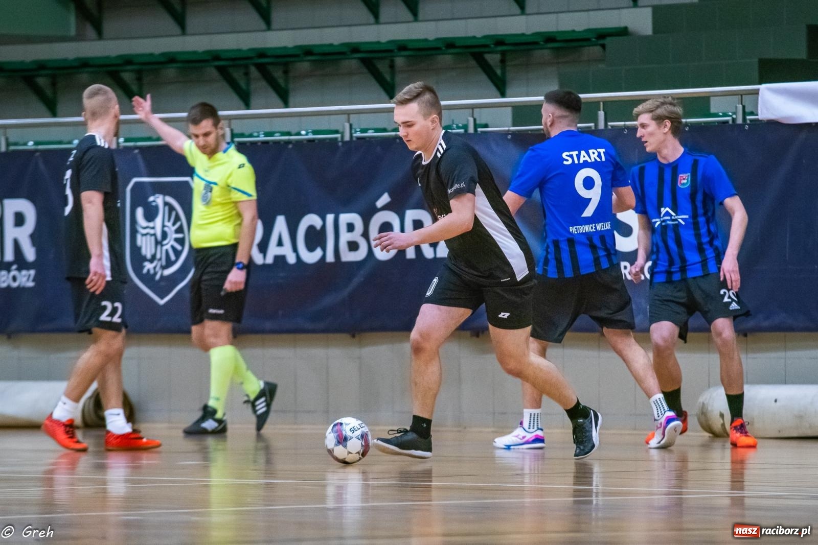 Zdjęcie w galerii na portalu naszraciborz.pl: Emocjonujący pojedynek Brexit Football i Startu Pietrowice Wielkie [FOTO] wiadomości z regionu