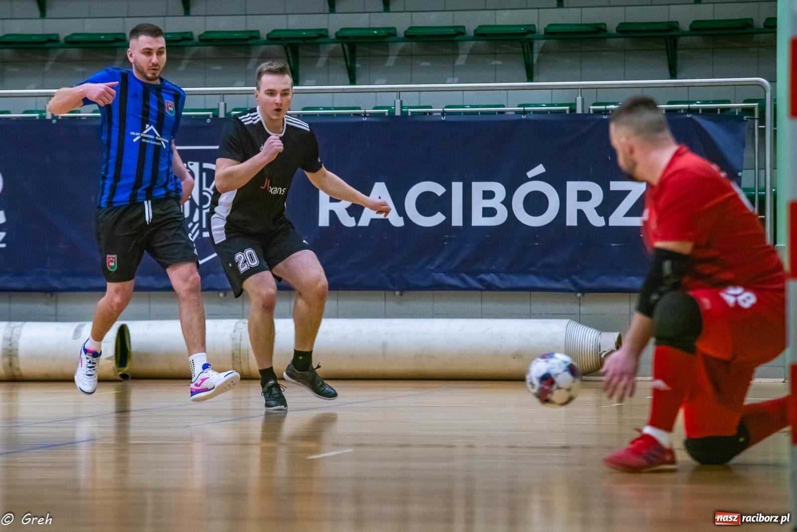Zdjęcie w galerii na portalu naszraciborz.pl: Emocjonujący pojedynek Brexit Football i Startu Pietrowice Wielkie [FOTO] wiadomości z regionu