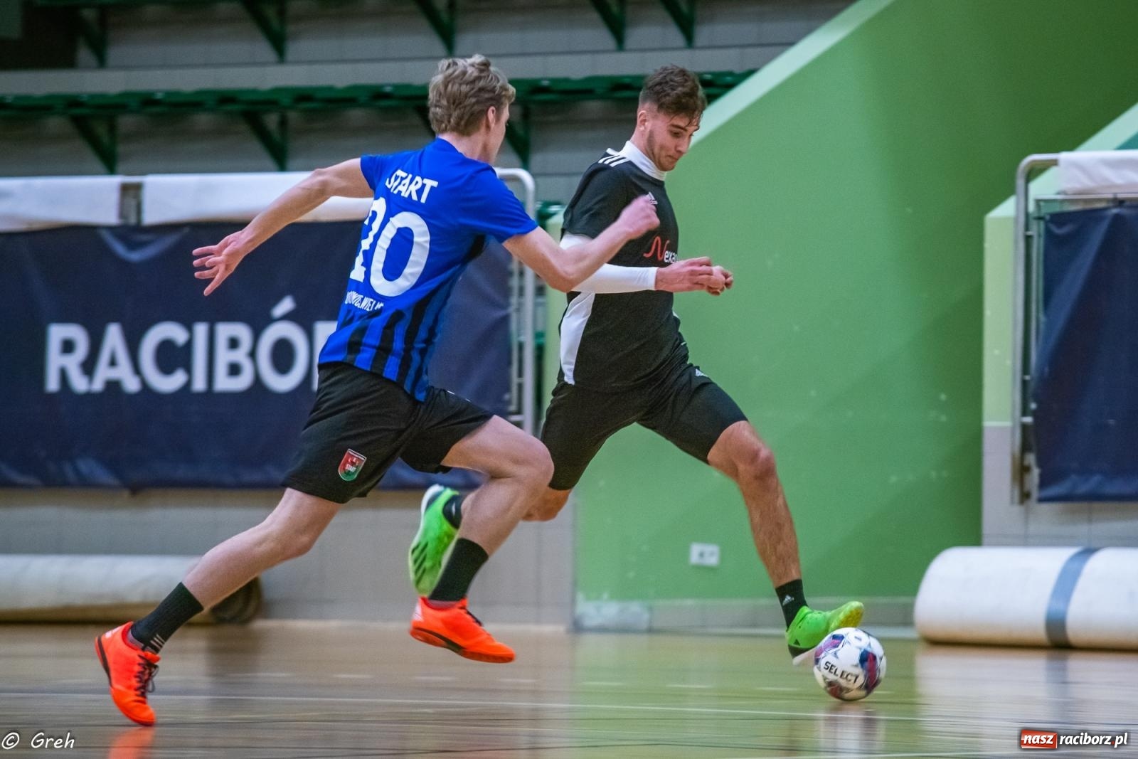 Zdjęcie w galerii na portalu naszraciborz.pl: Emocjonujący pojedynek Brexit Football i Startu Pietrowice Wielkie [FOTO] wiadomości z regionu