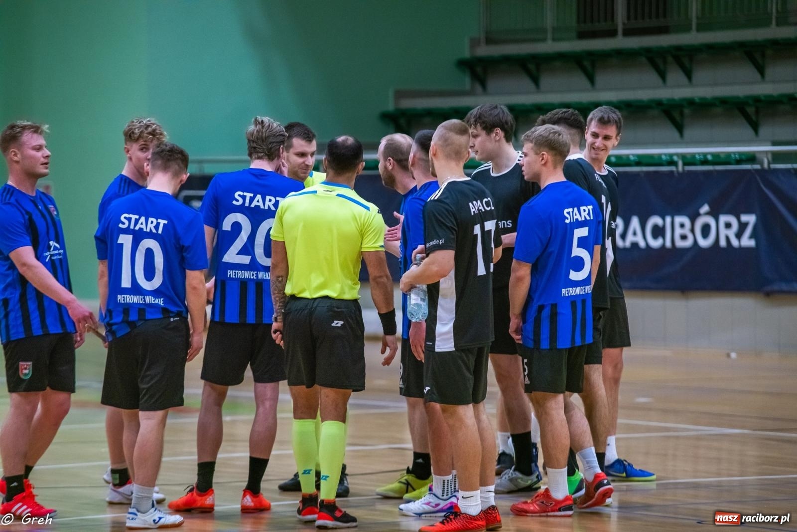 Zdjęcie w galerii na portalu naszraciborz.pl: Emocjonujący pojedynek Brexit Football i Startu Pietrowice Wielkie [FOTO] wiadomości z regionu