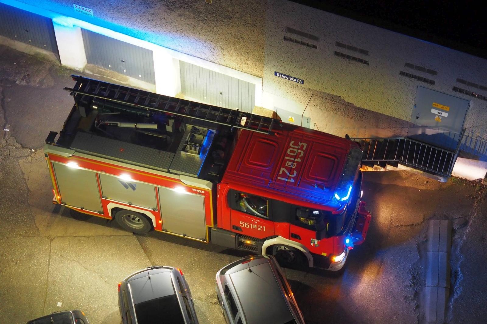 Zdjęcie w galerii na portalu naszraciborz.pl: Nocna akcja strażaków na Katowickiej wiadomości z regionu