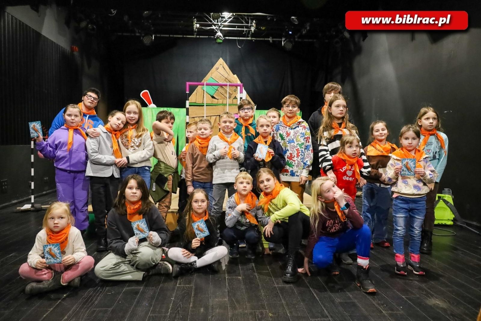 Zdjęcie w galerii na portalu naszraciborz.pl: Krowy nie mogą grać w teatrze! Relacja z wycieczki raciborskiej biblioteki wiadomości z regionu