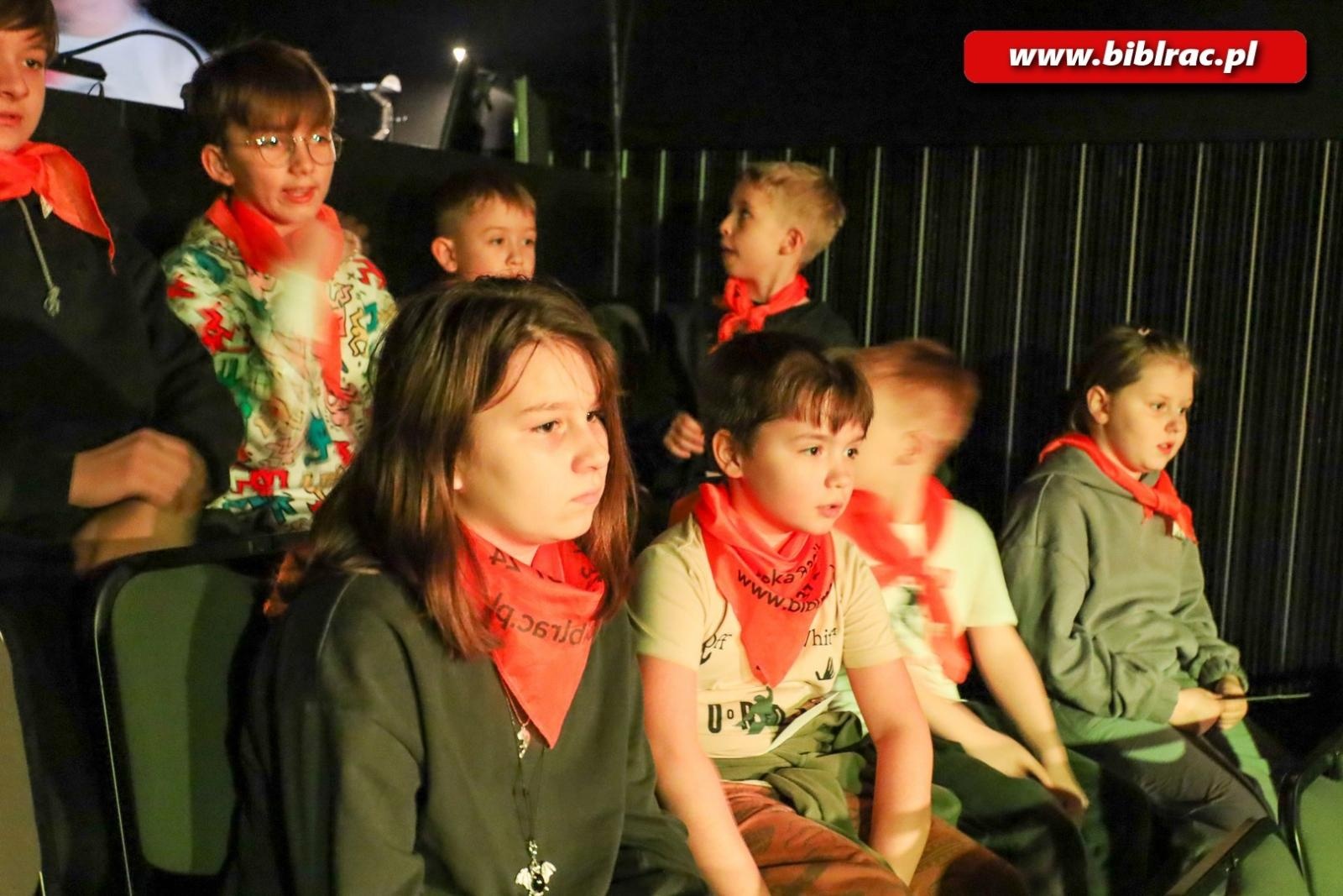 Zdjęcie w galerii na portalu naszraciborz.pl: Krowy nie mogą grać w teatrze! Relacja z wycieczki raciborskiej biblioteki wiadomości z regionu