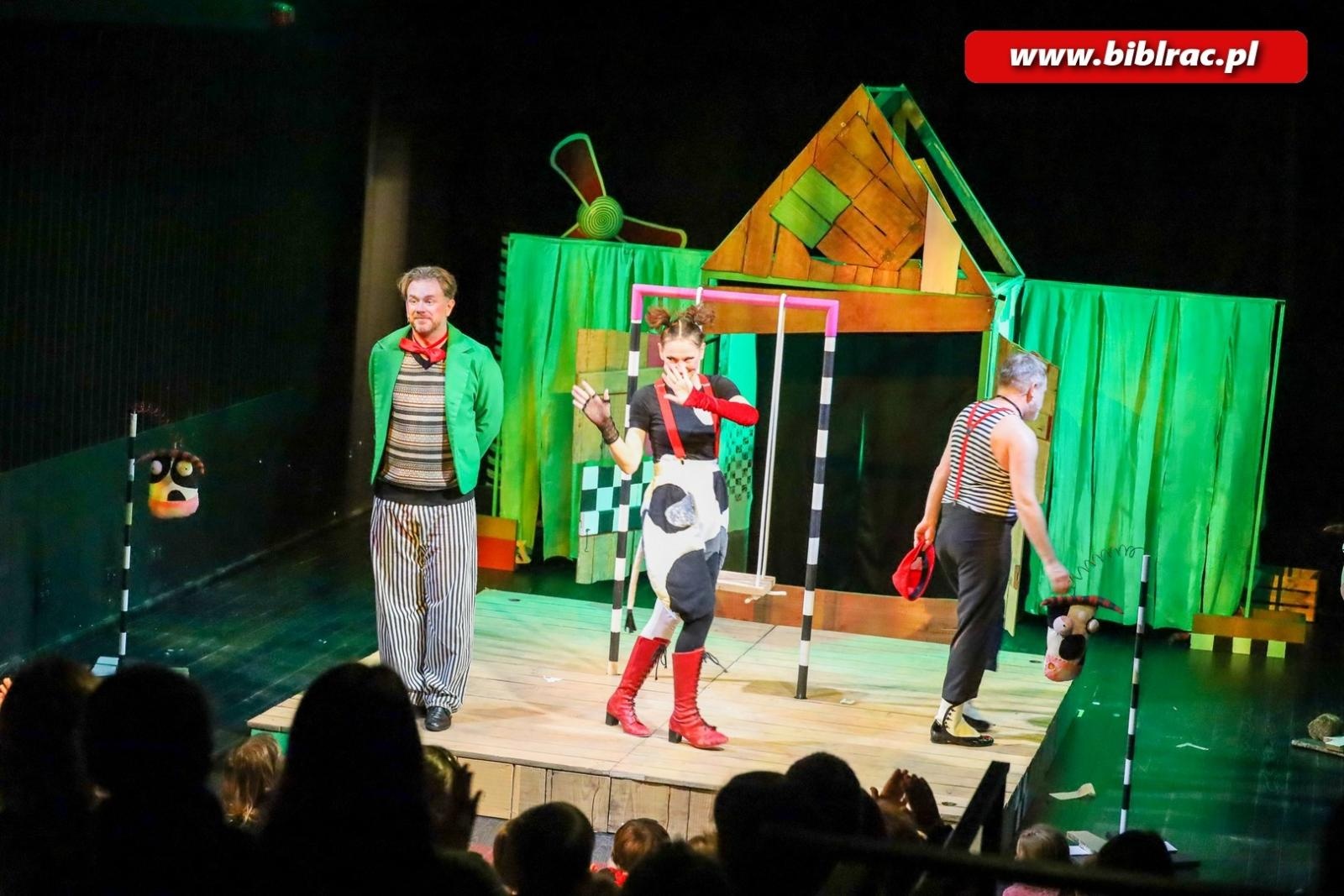 Zdjęcie w galerii na portalu naszraciborz.pl: Krowy nie mogą grać w teatrze! Relacja z wycieczki raciborskiej biblioteki wiadomości z regionu