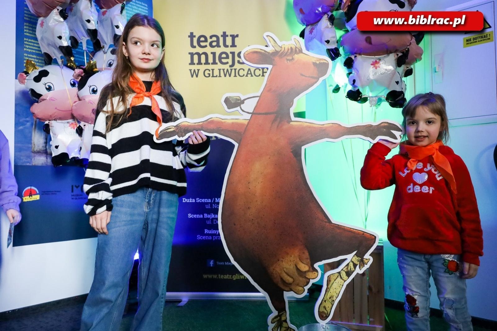 Zdjęcie w galerii na portalu naszraciborz.pl: Krowy nie mogą grać w teatrze! Relacja z wycieczki raciborskiej biblioteki wiadomości z regionu
