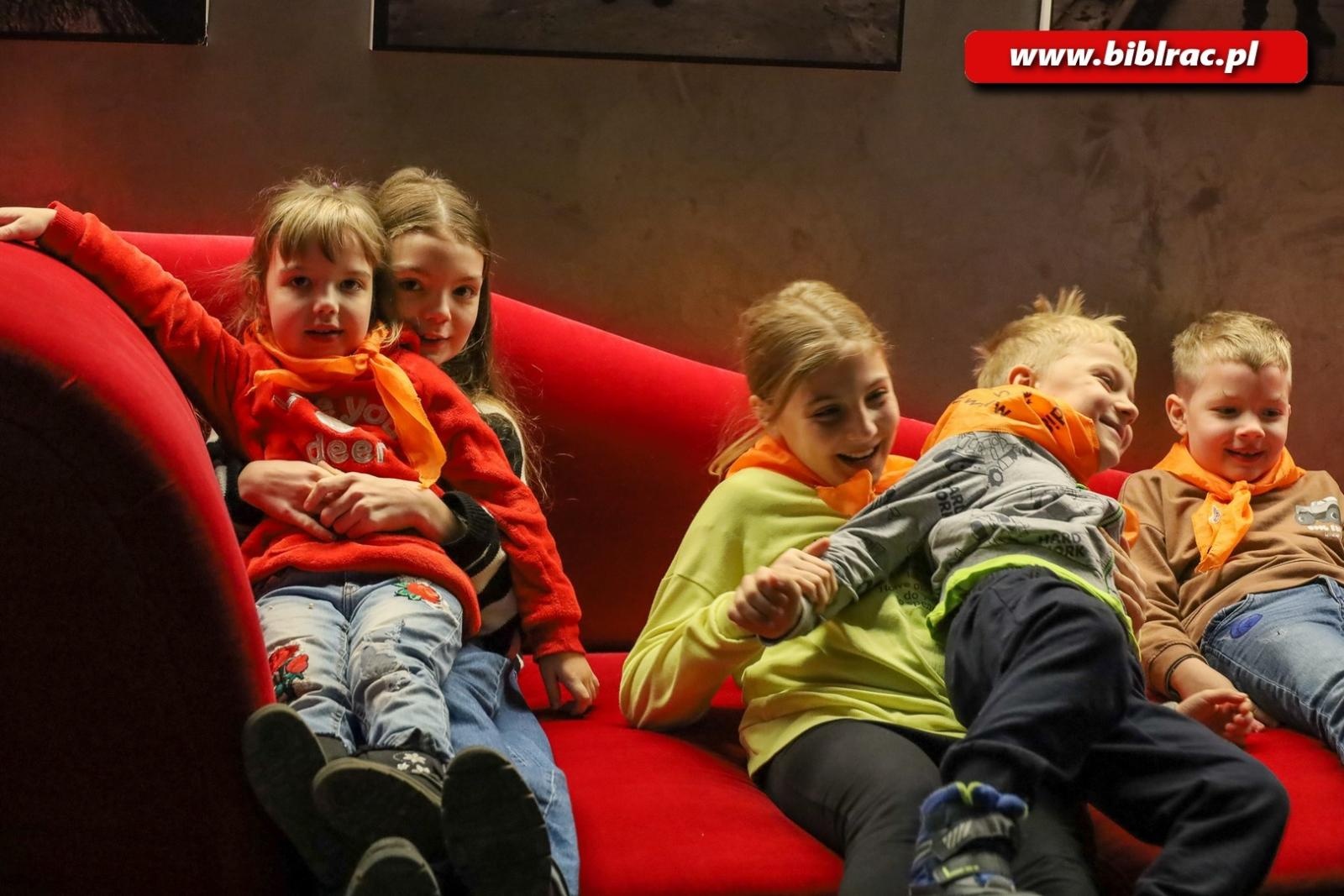 Zdjęcie w galerii na portalu naszraciborz.pl: Krowy nie mogą grać w teatrze! Relacja z wycieczki raciborskiej biblioteki wiadomości z regionu