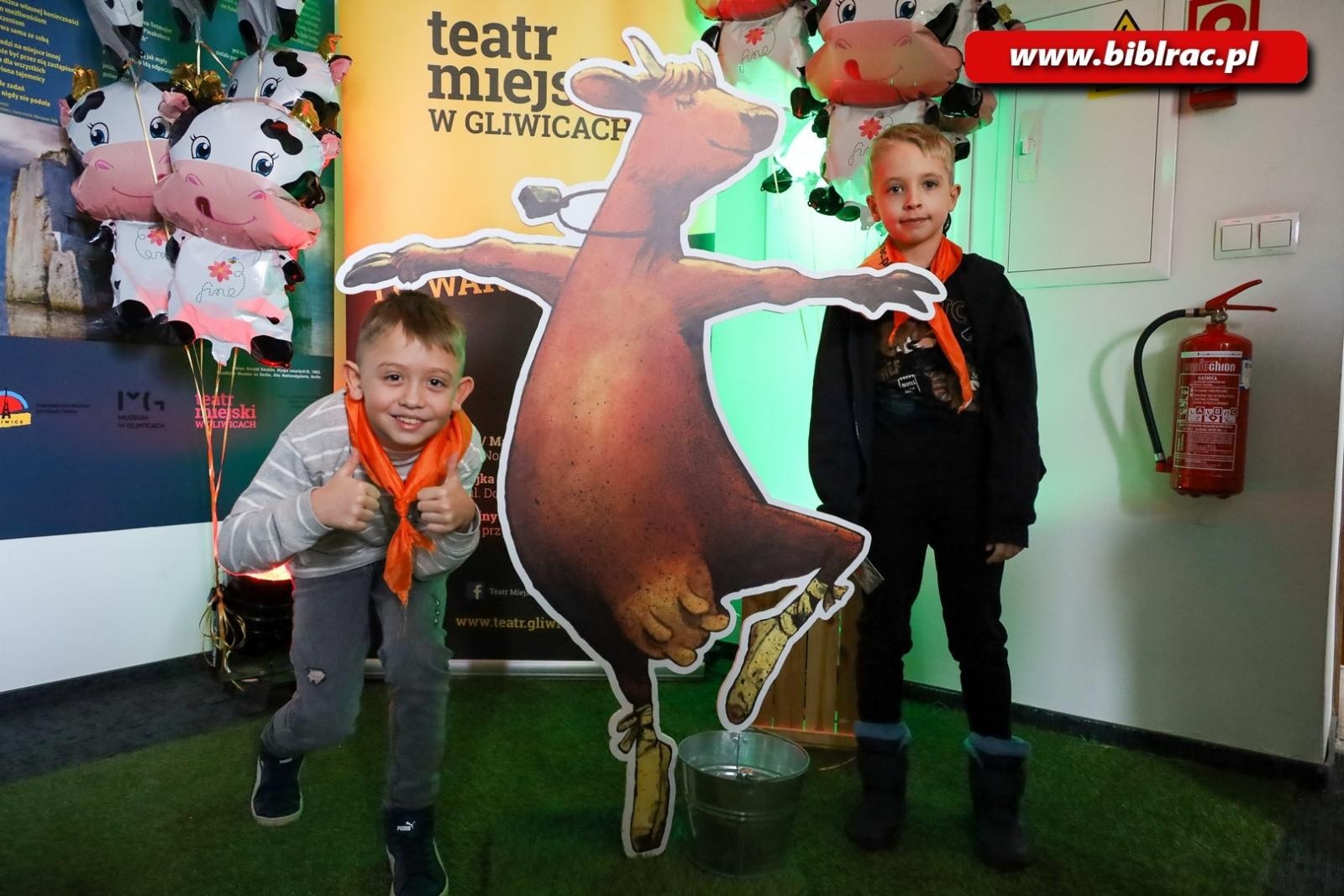 Zdjęcie w galerii na portalu naszraciborz.pl: Krowy nie mogą grać w teatrze! Relacja z wycieczki raciborskiej biblioteki wiadomości z regionu