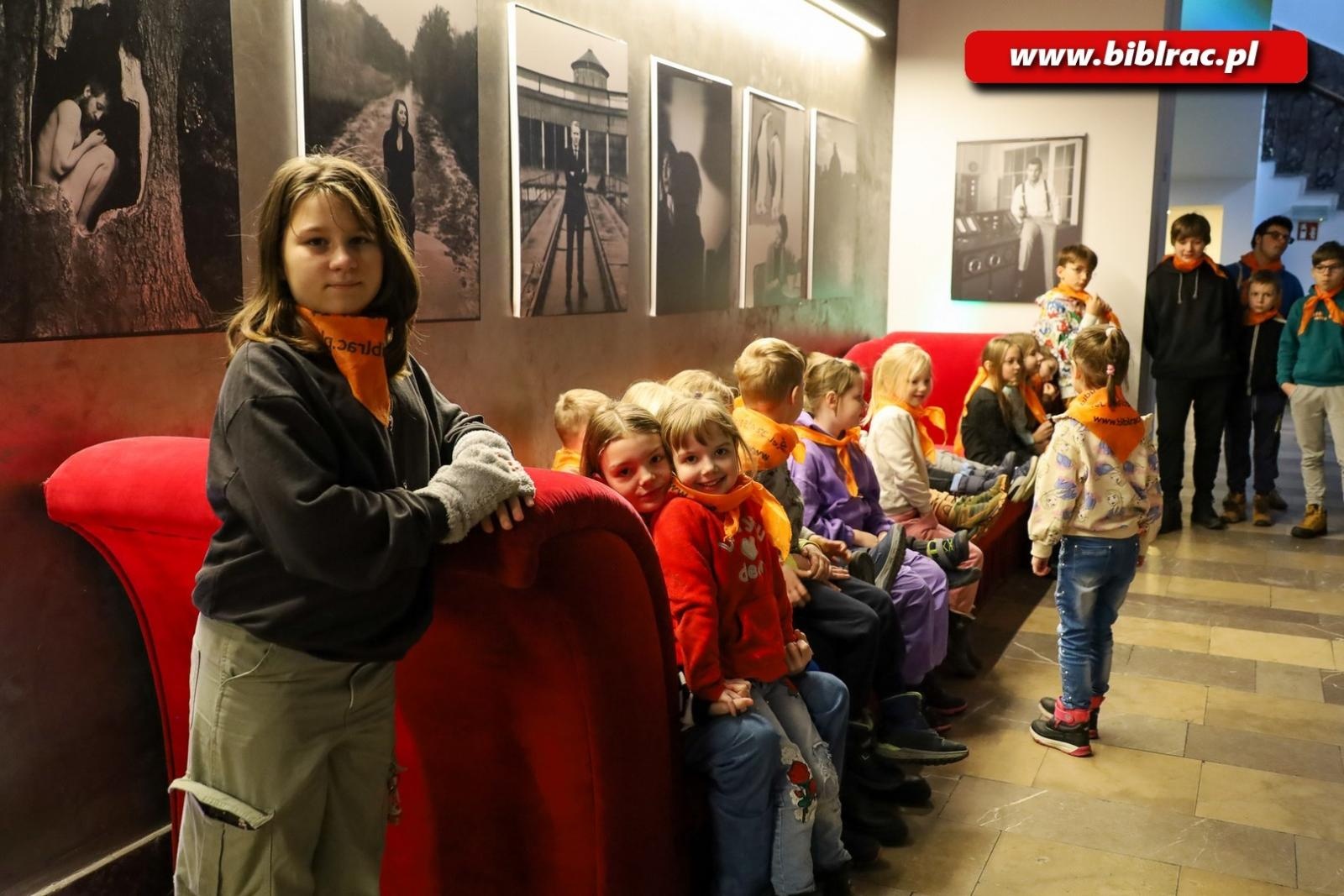 Zdjęcie w galerii na portalu naszraciborz.pl: Krowy nie mogą grać w teatrze! Relacja z wycieczki raciborskiej biblioteki wiadomości z regionu
