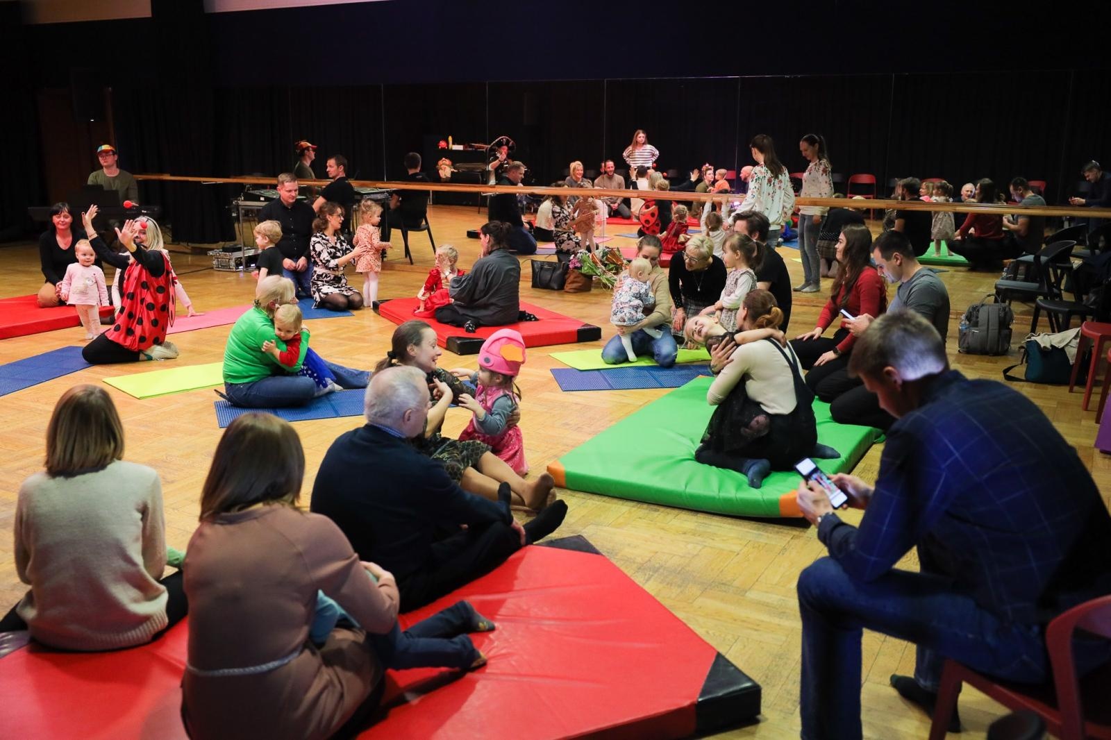 Zdjęcie w galerii na portalu naszraciborz.pl: Maluchy w krainie dźwięku - instrument niespodzianka [zapowiedź] wiadomości z regionu