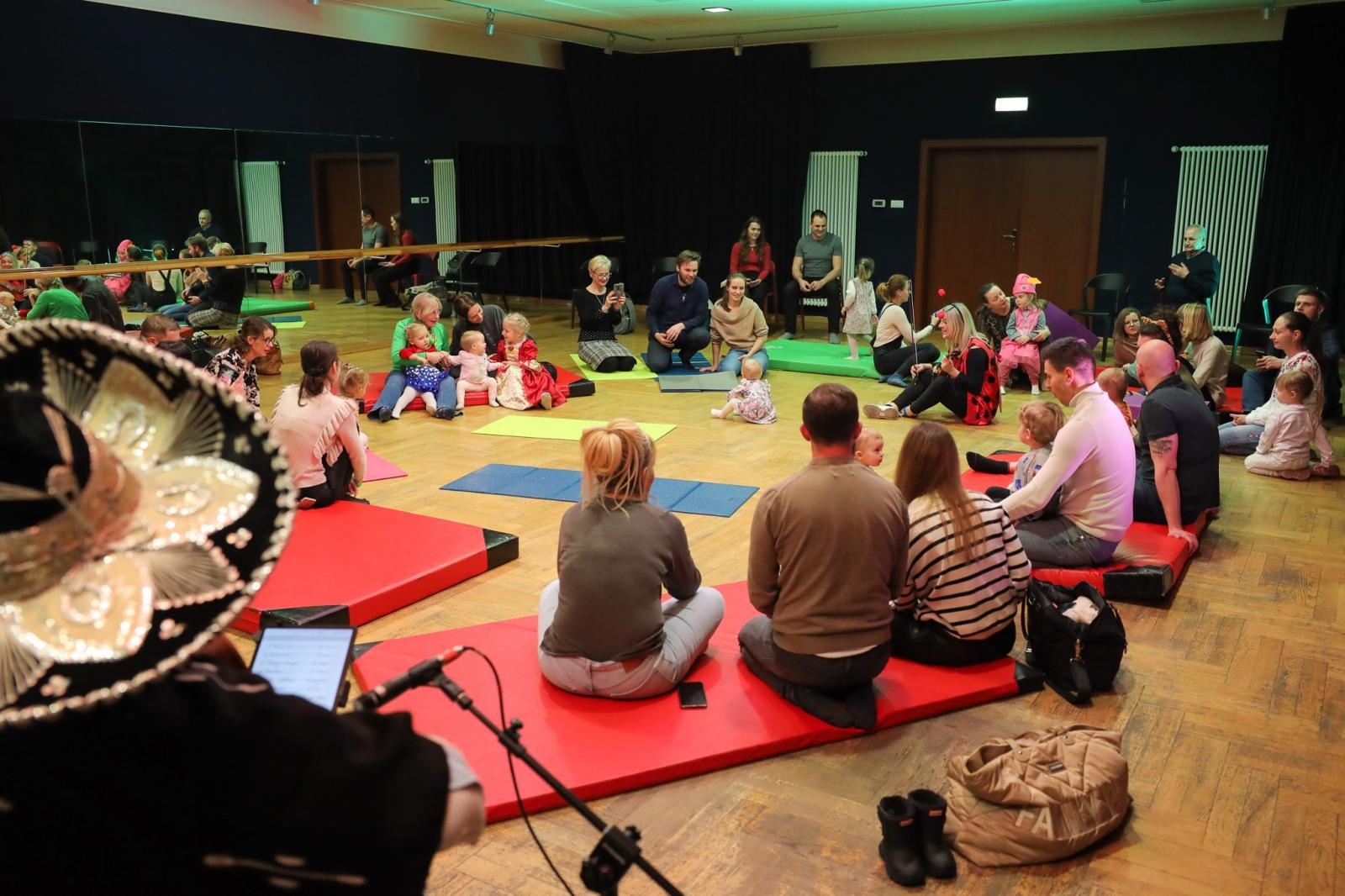 Zdjęcie w galerii na portalu naszraciborz.pl: Maluchy w krainie dźwięku - instrument niespodzianka [zapowiedź] wiadomości z regionu