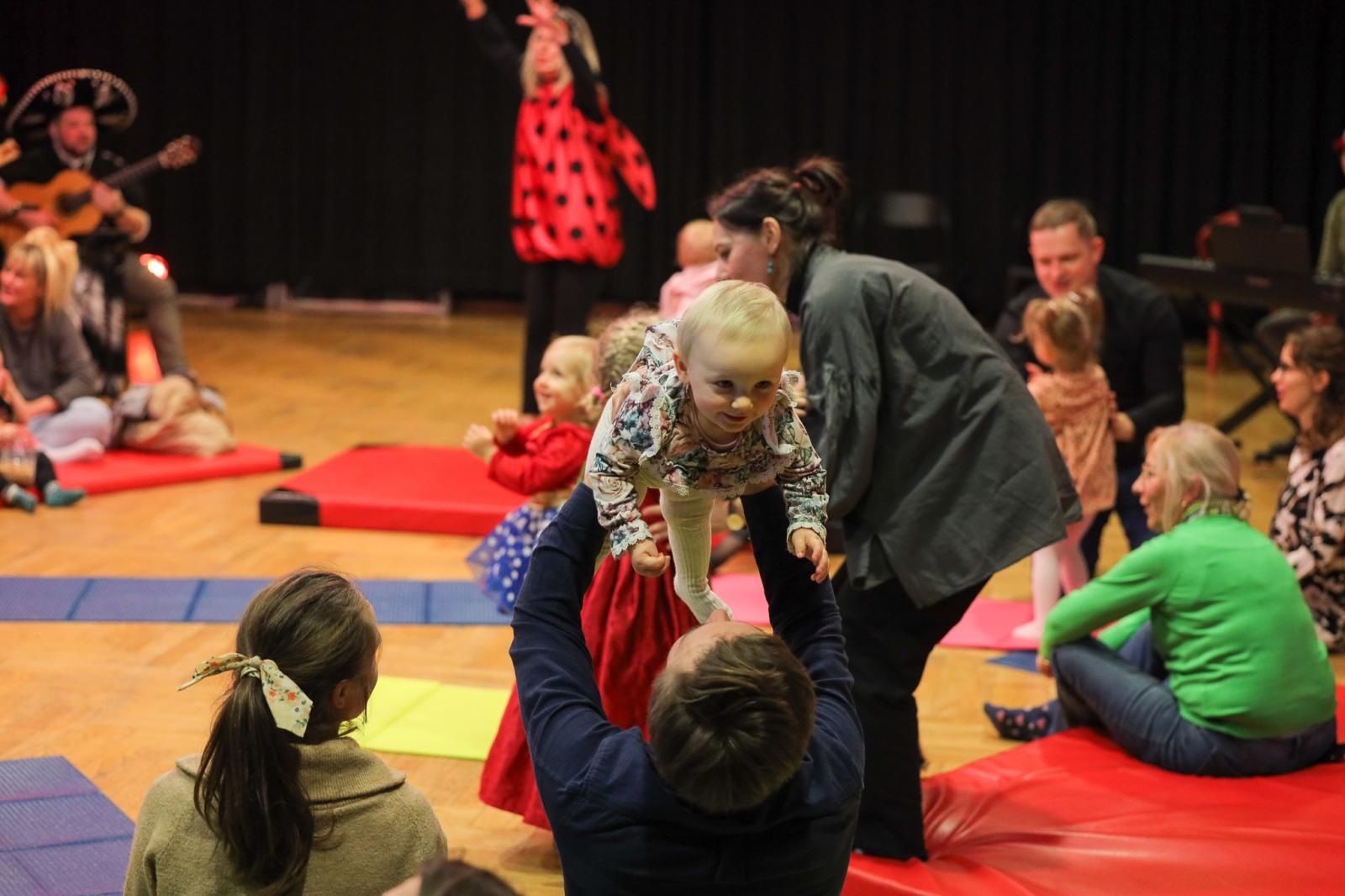 Zdjęcie w galerii na portalu naszraciborz.pl: Maluchy w krainie dźwięku - instrument niespodzianka [zapowiedź] wiadomości z regionu